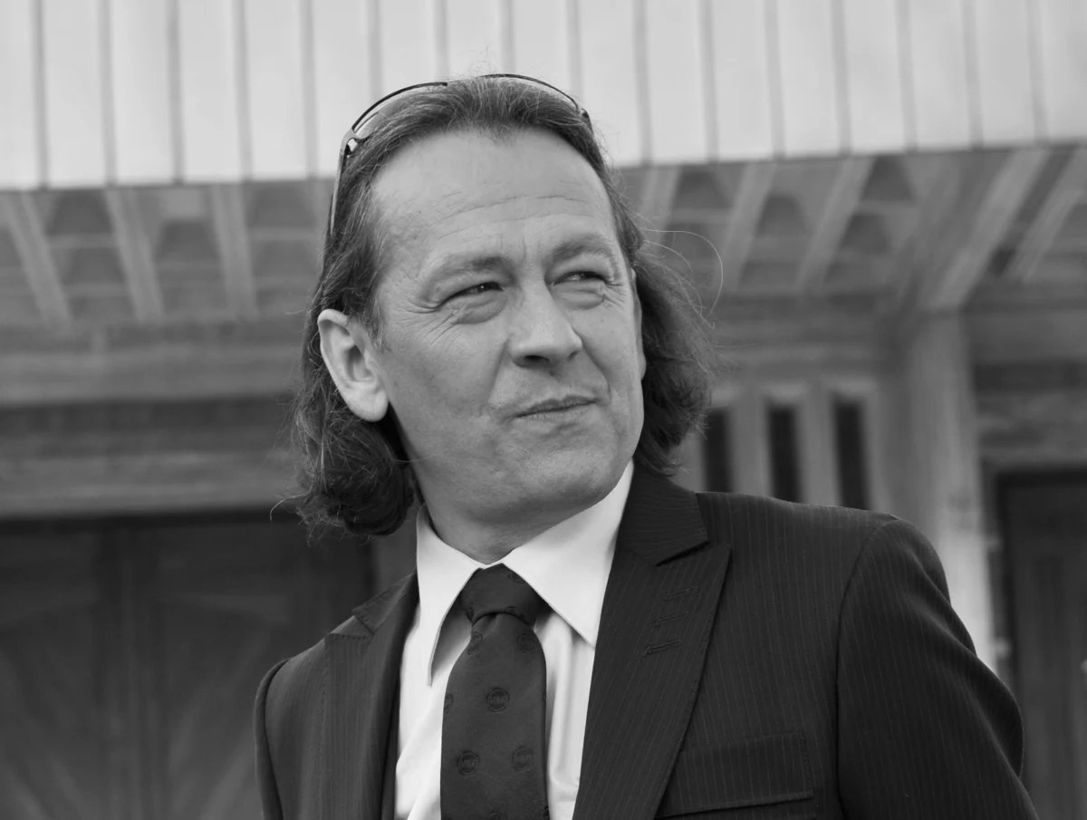 W piątek w wieku 64 lat zmarł Wojciech Paszkowski, aktor teatralny i dubbingowy. "Iniemamocni 2", "Kraina lodu", "Gwiezdne wojny", "Zakochany kundel", "Asterix i Obelix: Misja Kleopatra" - to tylko niektóre filmy, w których można usłyszeć jego głos. Znany był także w świecie gier - m.in. takich jak "Diablo", "Days Gone" czy "Spider-Man".