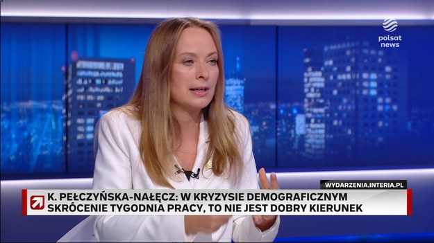 Pełczyńska-Nałęcz przypomniała podczas rozmowy, że są pewne tematy, na które koniecznie trzeba głośno rozmawiać, jak np. kryzys demograficzny. Z tego powodu uważa, że czterodniowy tydzień pracy nie jest możliwy do zaimplementowania w Polsce. - Kryzys demograficzny jest nieunikniony i mówi nam jasno: 15 lat temu cztery osoby pracowały na jednego emeryta, teraz mniej niż trzy, w 2050 r. mniej niż dwie - wskazała. Jej zdaniem, przede wszystkim należy zachęcać seniorów do dłuższej pracy i zająć się mieszkalnictwem oraz wydajnością pracy. Jeśli chodzi o sam postulat rozwijania mieszkalnictwa, minister nawiązała do pomysłu kredytu 0 proc., oceniając, że spowoduje on wzrost cen mieszkań, zaś społeczne budownictwo mieszkaniowe pozwoli budować mieszkania spółkom gminnym i stworzenie mieszkań na preferencyjnym kredycie, z niskim czynszem. - Dzięki SBM możemy stymulować budownictwo mieszkaniowe w mniejszych miejscowościach. Dzisiaj jest tak, że 80 proc. mieszkań budowanych jest w pięciu dużych ośrodkach i to trzeba zmienić - stwierdziła.