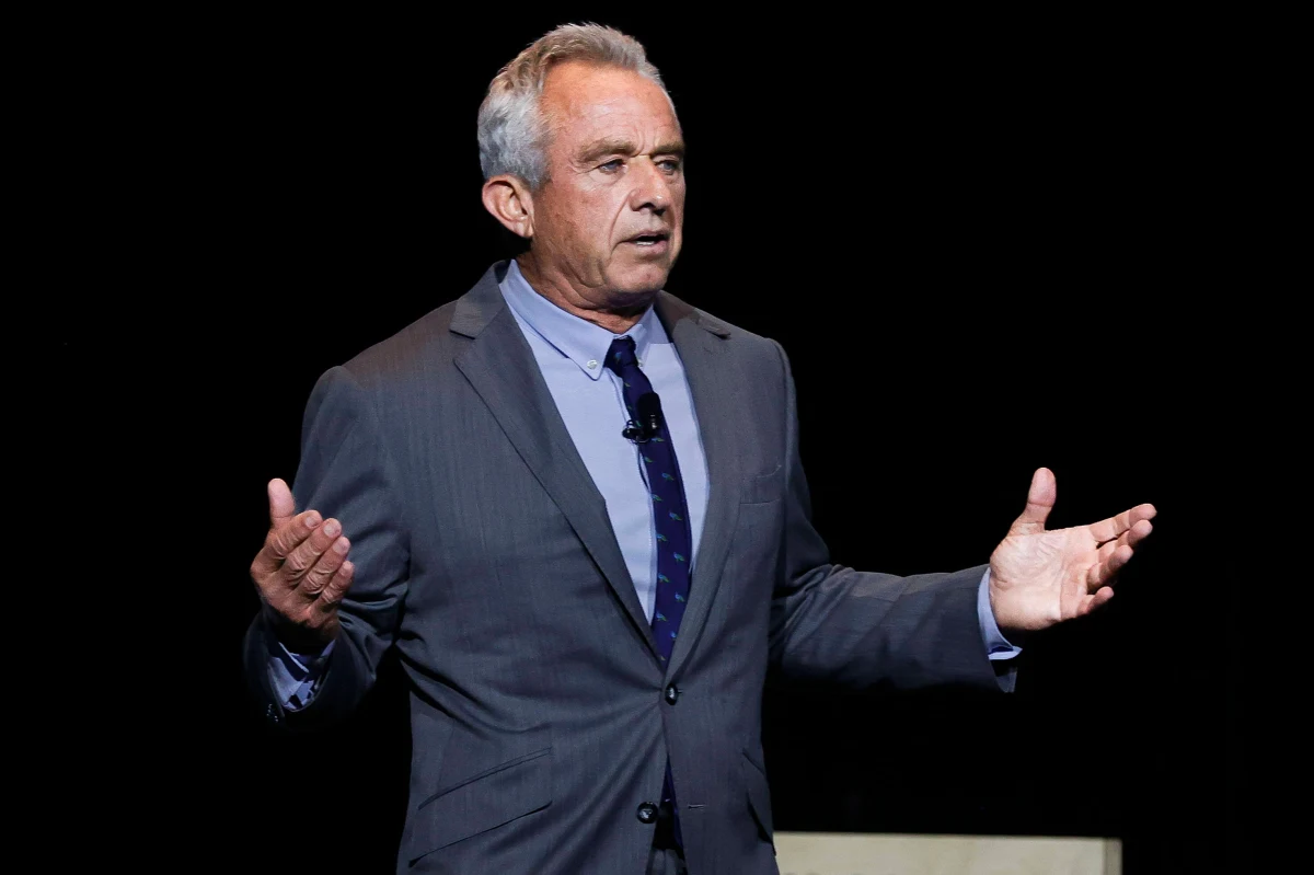 Niezależny kandydat i bratanek byłego prezydenta Robert F. Kennedy jr. zakończył swoją kampanię wyborczą i poparł Donalda Trumpa. Były prezydent publicznie sugerował, że RFK jr. mógłby otrzymać stanowisko w jego gabinecie.