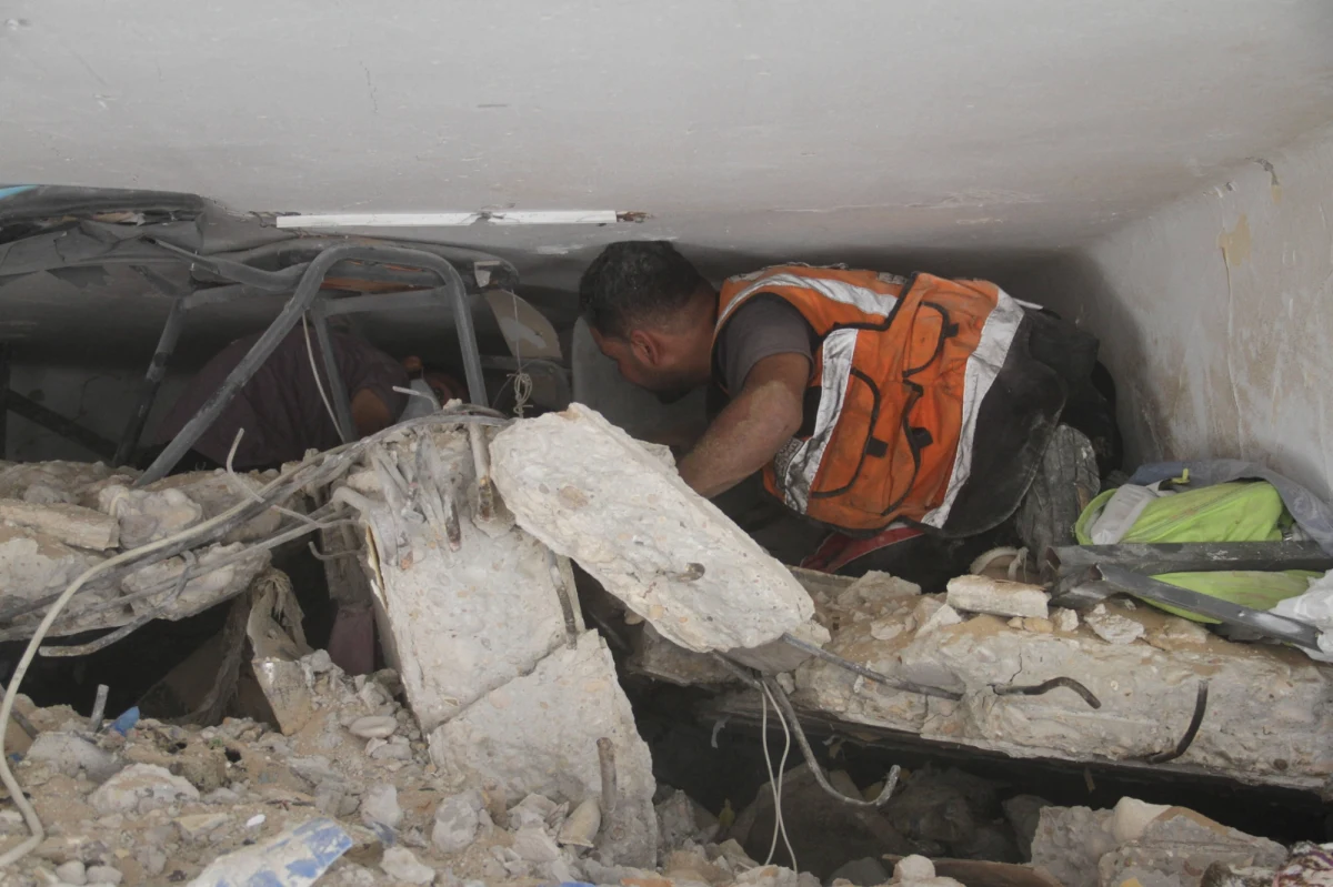 Co najmniej 12 Palestyńczyków, w tym dwoje dzieci i kobieta, zginęło w sobotę rano w izraelskich atakach na wschód od miasta Chan Junus i w okolicach obozu an-Nusajrat w Strefie Gazy - poinformowała palestyńska agencja prasowa Wafa. Co najmniej 15 osób doznało obrażeń.