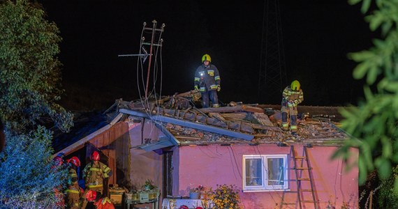 Dach jednego z domów zawalił się w miejscowości Woźniczna (gmina Pleśna, powiat tarnowski). W środku budynku były dwie osoby. Na szczęście nic im się nie stało. Zgłoszenie o tym zdarzeniu otrzymaliśmy na Gorącą Linię RMF FM. 