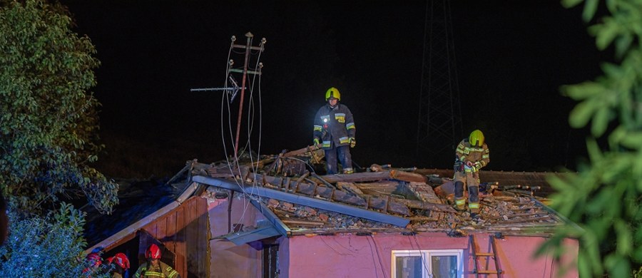 Dach jednego z domów zawalił się w miejscowości Woźniczna (gmina Pleśna, powiat tarnowski). W środku budynku były dwie osoby. Na szczęście nic im się nie stało. Zgłoszenie o tym zdarzeniu otrzymaliśmy na Gorącą Linię RMF FM. 