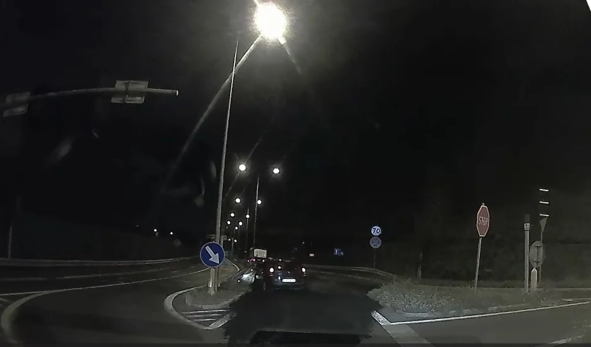 W Jaworznie (Śląskie) na drodze krajowej nr 79 ciężarówka zgubiła ładunek szlamu. Policja zamknęła trasę. Informację otrzymaliśmy na Gorącą Linię RMF FM.