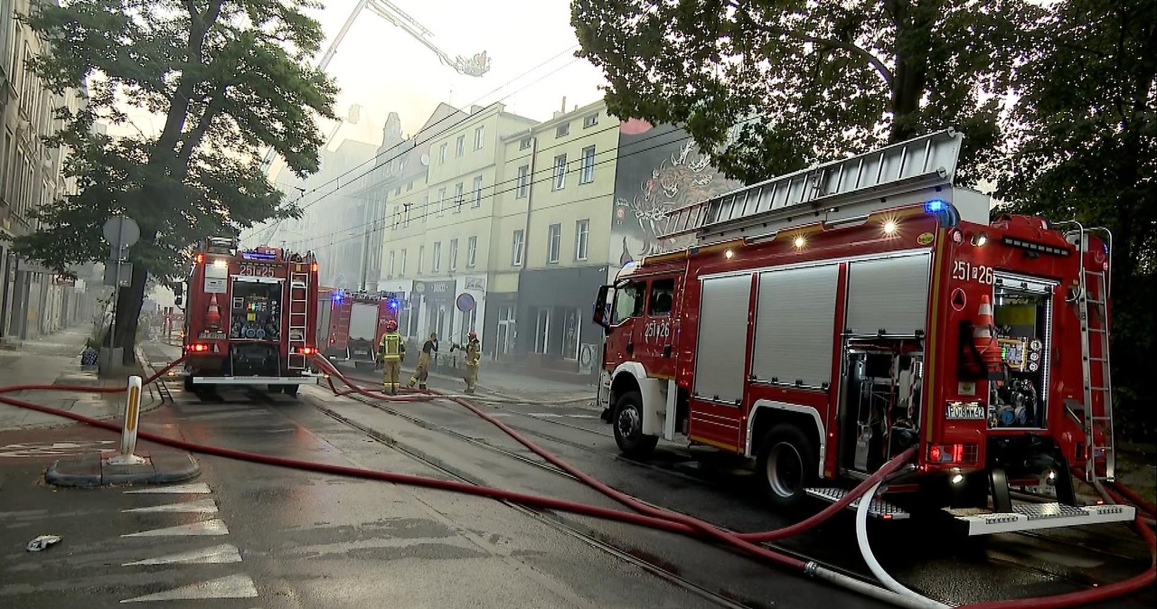  Pożar kamienicy w Poznaniu. 11 rannych strażaków, dwóch poszukiwanych