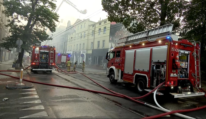 Pożar kamienicy w Poznaniu. 11 rannych strażaków, dwóch poszukiwanych