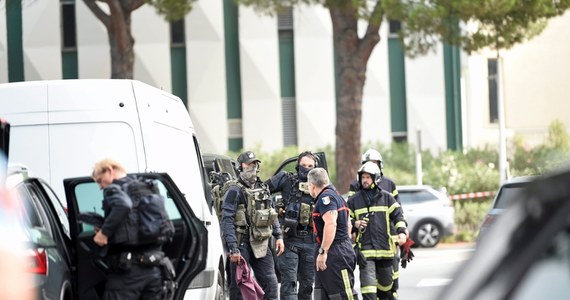 Francuska policja zatrzymała w nocy 33-letniego mężczyznę narodowości algierskiej, podejrzanego o podpalenie samochodów przed synagogą w La Grande-Motte na południu Francji – poinformował portal telewizji BFM TV.