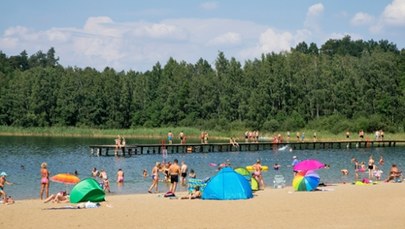 Poszedł popływać w jeziorze Lepaki. Zniknął pod wodą