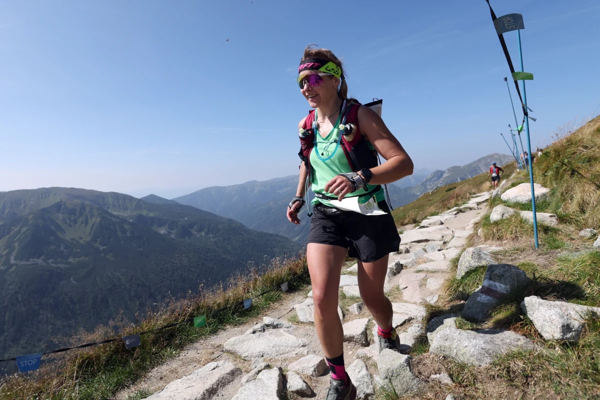 Iwona Górowska z Sanoka (Dynafit/Montiko) i Piotr Babis z Wału (Mountain Pro Team Kandahar) zdobyli tytuły mistrzów Polski w skyrunningu ultra. Na 71-kilometrową trasę w Tatrach, o łącznym przewyższeniu 5 000 metrów, wystartowały 344 osoby, na metę dotarły 182.
