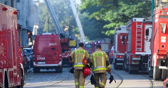 Punktualnie o godz. 18 w całej Polsce zawyły syreny. W ten sposób strażacy, policjanci i strażnicy graniczni oddali hołd dwóm strażakom, którzy zginęli podczas akcji ratowniczej w Poznaniu.