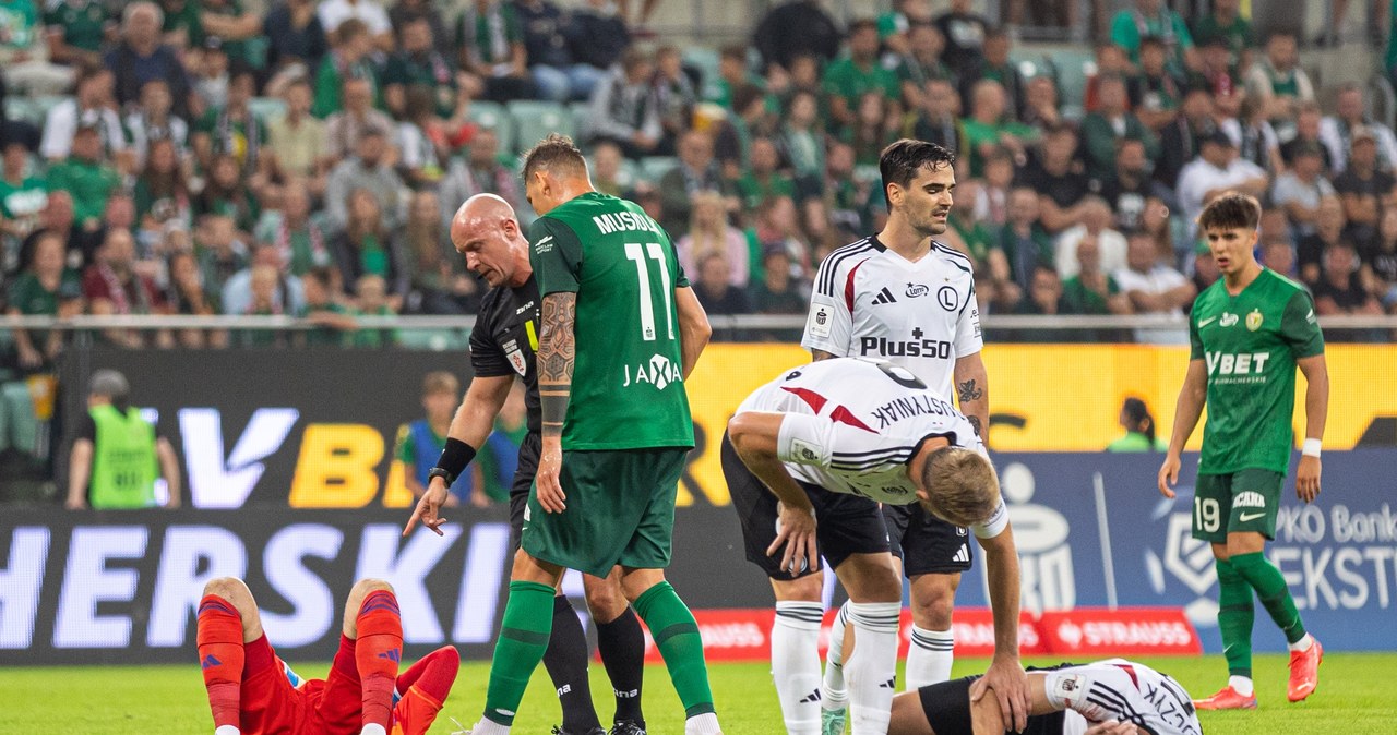 piłka nożna, futbol, liga mistrzów, liga polska, angielska, wyniki na żywo, reprezentacja Koszmarne zderzenie piłkarzy Legii, obaj trafili do szpitala. Fatalnie to wyglądało