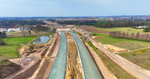 Od dziś do końca roku na drodze krajowej nr 20 w Glinczu w Pomorskiem będzie obowiązywał ruch wahadłowy. Zmiany w organizacji ruchu są spowodowane budową Obwodnicy Żukowa, która jest realizowana w ramach powstającej Obwodnicy Metropolii Trójmiejskiej.