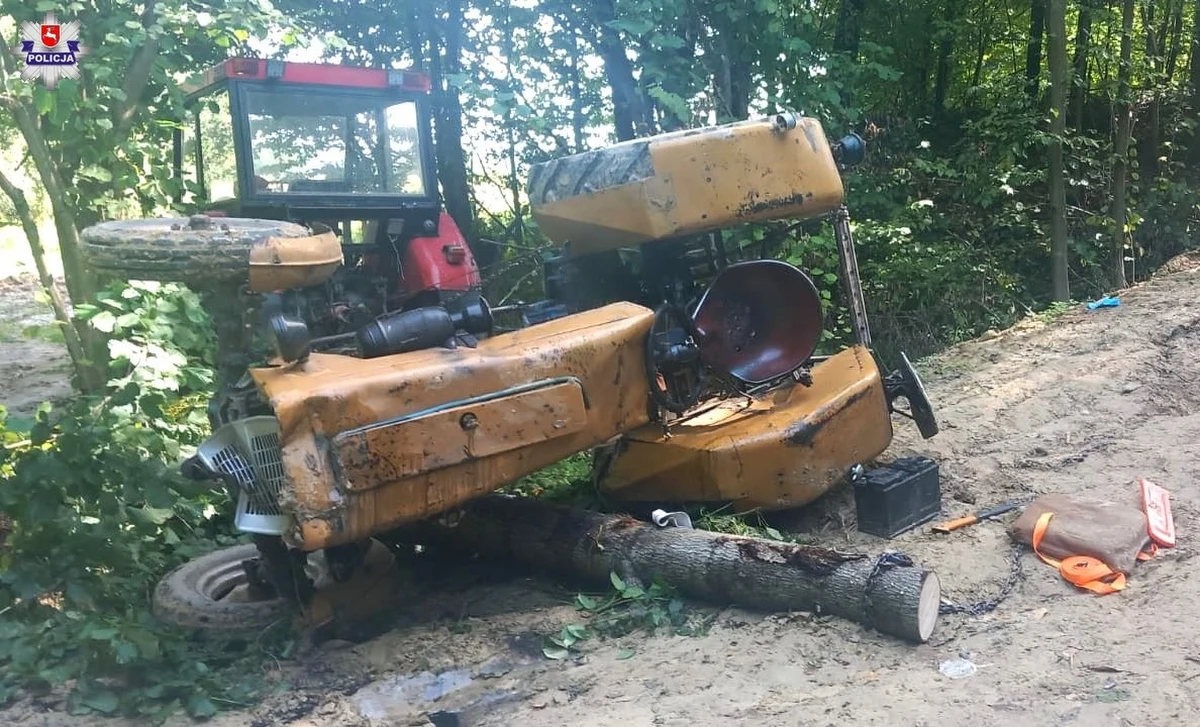 59-latek kierując ciągnikiem rolniczym z doczepionym pniem drzewa, prawdopodobnie zahaczył na wzniesieniu o inne drzewo. Maszyna przewróciła się. "Przygnieciony mężczyzna zginął na miejscu" - poinformowała policja. Do tragicznego wypadku doszło w miejscowości Turzyniec w Lubelskiem.