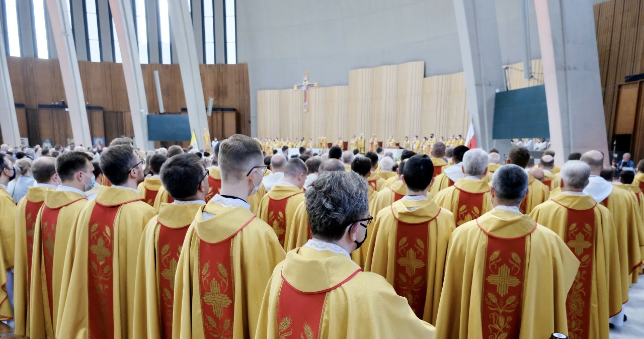 Obowiązki księdza. Jakie zadania ma duchowny po przyjęciu święceń?