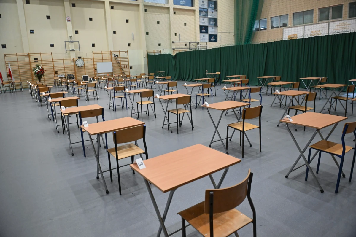 CKE opublikowała na swojej stronie internetowej informatory o egzaminach maturalnych z języków obcych nowożytnych, które przeprowadzone zostaną wiosną 2025 r. Informatory dotyczą egzaminów z języków: angielskiego, francuskiego, hiszpańskiego, niemieckiego, rosyjskiego i włoskiego.