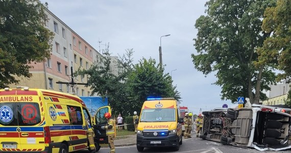 13 osób zostało poszkodowanych w zderzeniu autobusu i samochodu osobowego w miejscowości Lubraniec w Kujawsko-Pomorskiem. Na miejscu lądowały dwa śmigłowce Lotniczego Pogotowia Ratunkowego.