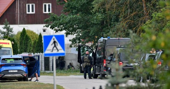 Jacek Z., podejrzany o zabójstwo mężczyzny w miejscowości Księży Lasek (woj. warmińsko-mazurskie) został tymczasowo aresztowany. Według prokuratury oddał on w kierunku ofiary dwa strzały z broni palnej.