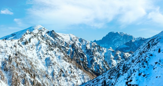 Od ponad 50 dni w najwyższym masywie górskim Dolomitów o nazwie Marmolada temperatura wynosi powyżej 0 stopnia. Eksperci, którzy odnotowali tę anomalię, wyjaśniają, że jest ona szczególnie groźna dla lodowca znajdującego się na północnej flance szczytu.