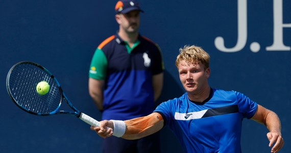 Maks Kaśnikowski odpadł w pierwszej rundzie wielkoszlemowego US Open w Nowym Jorku. Debiutujący w imprezie tej rangi polski tenisista przegrał z Hiszpanem Pedro Martinezem 7:6 (8-6), 1:6, 2:6, 6:3, 6:7 (6-10). Spotkanie trwało cztery godziny i 21 minut.