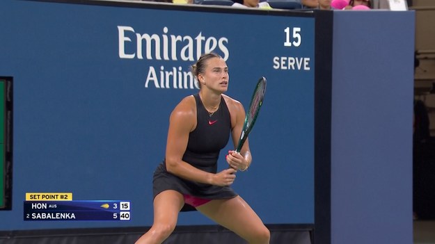 Aryna Sabalenka pewnie pokonała Priscillę Hon w pierwszej rundzie US Open. Zobacz skrót meczu. 