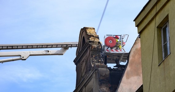 Nawet miesiąc potrwa rozbiórka kamienicy przy ulicy Kraszewskiego w Poznaniu, gdzie w nocy z soboty na niedzielę wybuchł pożar i doszło do dwóch eksplozji. Podczas akcji gaśniczej zginęło dwóch strażaków, a jedenastu zostało rannych.