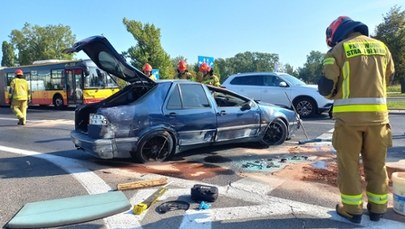 Dachowanie na Wisłostradzie. Auto przeleciało ok. 200 metrów