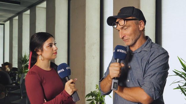 Mariusz Palej, reżyser "Komisarza Aleksa", wyjawia sekrety pracy na planie ze zwierzętami. Mówi o sztuczkach montażowych, odpowiedniej tresurze i profesjonalizmie ze strony twórców. "Wszystko jest w komforcie i dobrostanie dla zwierzaka" - podkreśla.