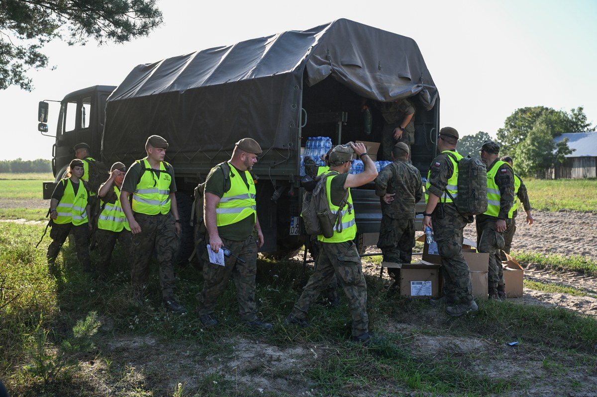 Ponad stu żołnierzy Wojsk Obrony Terytorialnej szukało we wtorek na Lubelszczyźnie rosyjskiego obiektu powietrznego, który w poniedziałek rano wleciał na terytorium Polski i zniknął z radarów. Niestety, akcja nie przyniosła skutku. Działania mają być kontynuowane w środę.