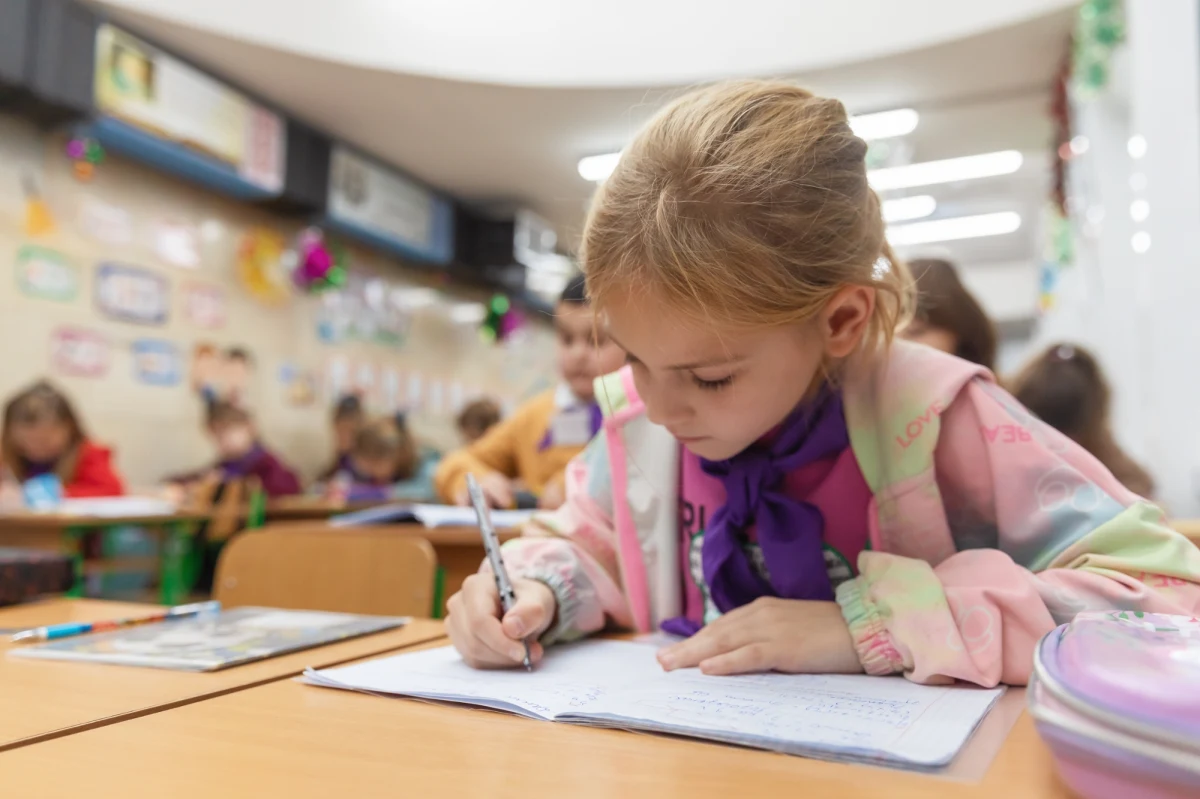 I Prezes Sądu Najwyższego skierowała do Trybunału Konstytucyjnego wniosek o stwierdzenie niezgodności z konstytucją rozporządzenia ws. organizacji lekcji religii w szkołach. Zgodnie z nowymi przepisami, które wejdą w życie 1 września 2024 r., dyrektor szkoły będzie mógł połączyć w grupę dzieci z oddziałów lub klas, w których na naukę religii zgłosiło się siedmioro lub więcej uczniów z osobami z oddziałów lub klas, w których na naukę religii zgłosiło się mniej niż siedmioro dzieci.