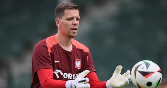 Wojciech Szczęsny poinformował o zakończeniu piłkarskiej kariery. "Czuję, że teraz nadszedł czas, aby poświęcić całą moją uwagę mojej rodzinie - mojej wspaniałej żonie Marinie i dwójce naszych pięknych dzieci: Liamowi i Noelii" - napisał w mediach społecznościowych.