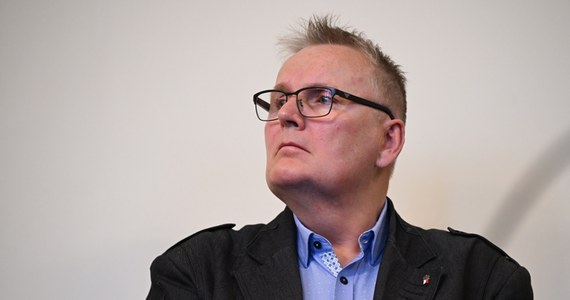 Waldemar Bonkowski - były senator Prawa i Sprawiedliwości, skazany prawomocnie za znęcanie się nad psem ze szczególnym okrucieństwem - może wyjść na wolność. Sąd zgodził się na to, by były polityk nosił opaskę elektroniczną.