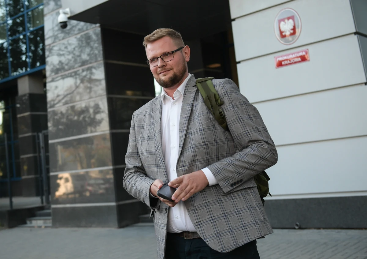 Prokurator Krajowy przedstawił Michałowi Wosiowi zarzut przekroczenia uprawnień i niedopełnienia obowiązków, polegających na przekazaniu 25 mln zł ze środków Funduszu Sprawiedliwości na zakup oprogramowania Pegasus dla Centralnego Biura Antykorupcyjnego. Polityk stwierdził, że złożył bardzo obszerne stanowisko, zarzuty postawiono mu "nieskutecznie", a cała sprawa jest "represją polityczną".