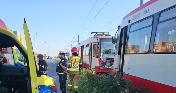 Na ul. Sikorskiego na gdańskim Chełmie zderzyły się dwa tramwaje. Według informacji przekazanych przez policję, poszkodowanych zostało siedem osób. Ze względu na wypadek zmieniono organizację ruchu, wprowadzono również autobusową komunikację zastępczą.