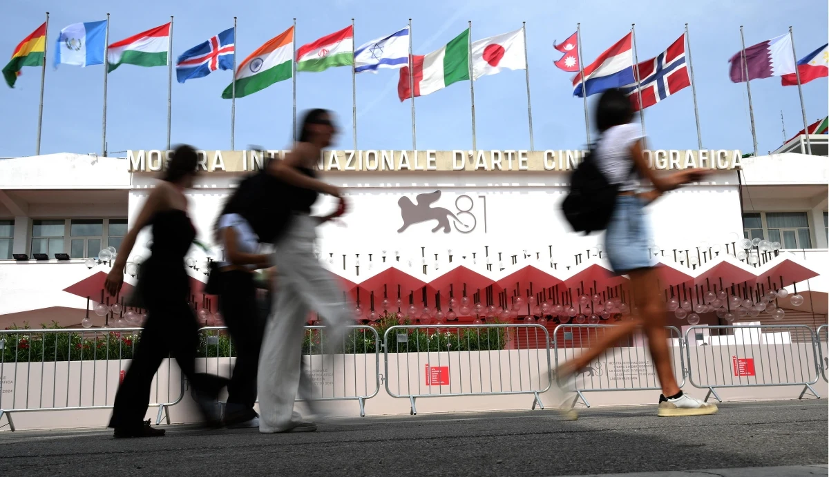 W Wenecji rusza 81. edycja Festiwalu Filmowego. Na Lido pojawią się m.in Brad Pitt, George Clooney, Lady Gaga, Joaquin Phoenix, Angelina Jolie, Daniel Craig, Nicole Kidman, Michael Keaton, Winona Ryder, Jenna Ortega, Tilda Swinton czy Adrien Brody. Jak mówi szef festiwalu Antonio Barbera "to będzie najbardziej zatłoczony czerwony dywan w historii".