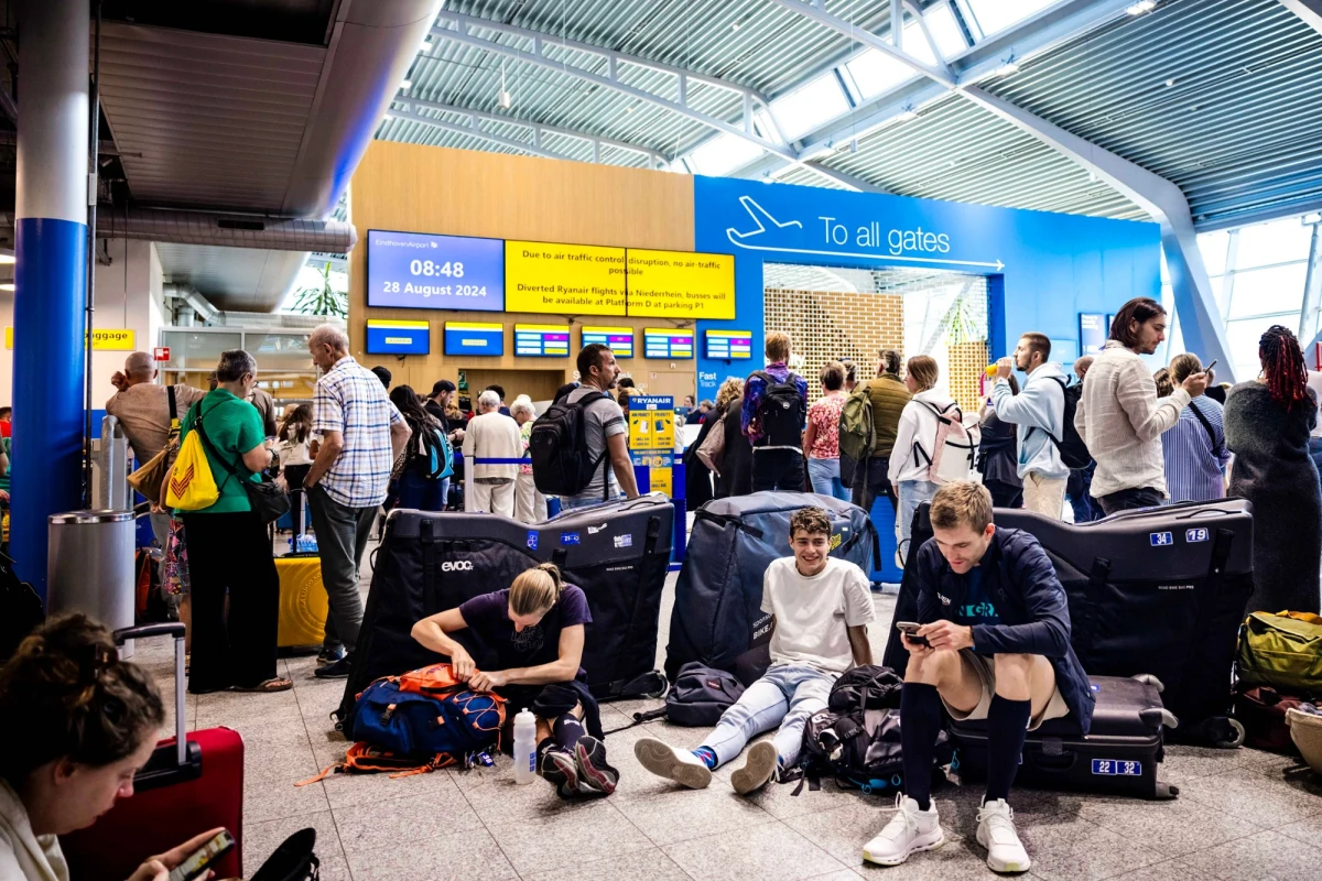 Czekający na wylot z Polski do Holandii muszą liczyć się z utrudnieniami. "Na lotnisku w Eindhoven wstrzymano ruch lotniczy" - taką informację dostaliśmy w środę na Gorącą Linię RMF FM. Port lotniczy w opublikowanym oświadczeniu potwierdził te doniesienia. Holenderskie media informują o "problemach informatycznych", które mają występować w urzędach, systemach lotniczych czy systemach służb ratunkowych. 