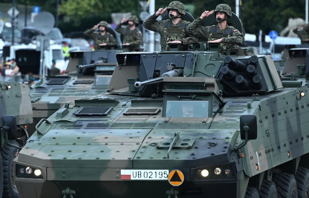 Wiceminister obrony narodowej Stanisław Wziątek potwierdził poranne doniesienia RMF FM, że w przyszłorocznym budżecie znajdzie się więcej pieniędzy na obronność - przeznaczone zostanie na to 4,7 proc. PKB. Tak duży wzrost wydatków na armię to ogromna zmiana, bo jeszcze nie dawno z trudem byliśmy w stanie wydać na zbrojenia 2 proc. PKB.