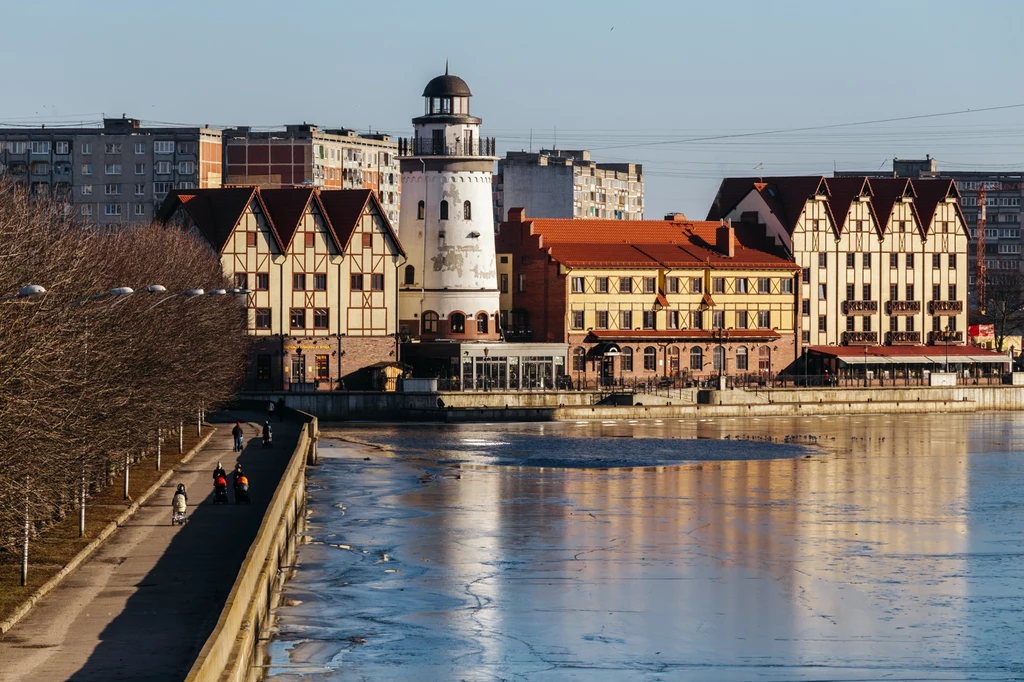 Obwód królewiecki do eksklawa, czyli terytorium państwa oddzielone od niego przez inny kraju bądź kraje, ale leżący na tym samym kontynencie