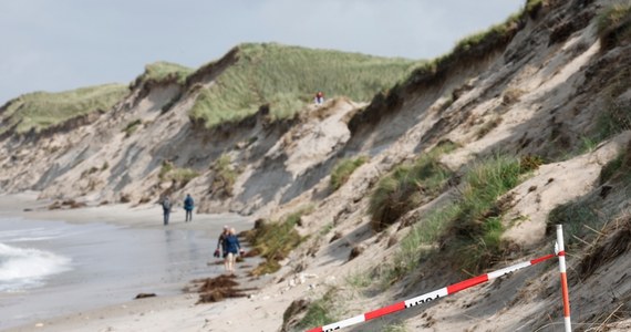 W tragicznych okolicznościach zakończyły się wakacje dla dwóch chłopców z Niemiec, którzy spędzali czas na plaży w Danii. Niedzielne popołudnie w Nørre Vorupør, malowniczej miejscowości w Jutlandii Północnej, przyniosło dramatyczne wydarzenia, które wstrząsnęły zarówno lokalną społecznością, jak i turystami.