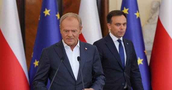 "Przygotowaliśmy budżet budowy i siły" - oświadczył Donald Tusk podczas konferencji prasowej po przyjęciu przez rząd projektu ustawy budżetowej na 2025 rok. Premier wspomniał m.in. o rekordowych wydatkach na obronność, zapowiedział ponadto wzrost płacy minimalnej i start kluczowych inwestycji.