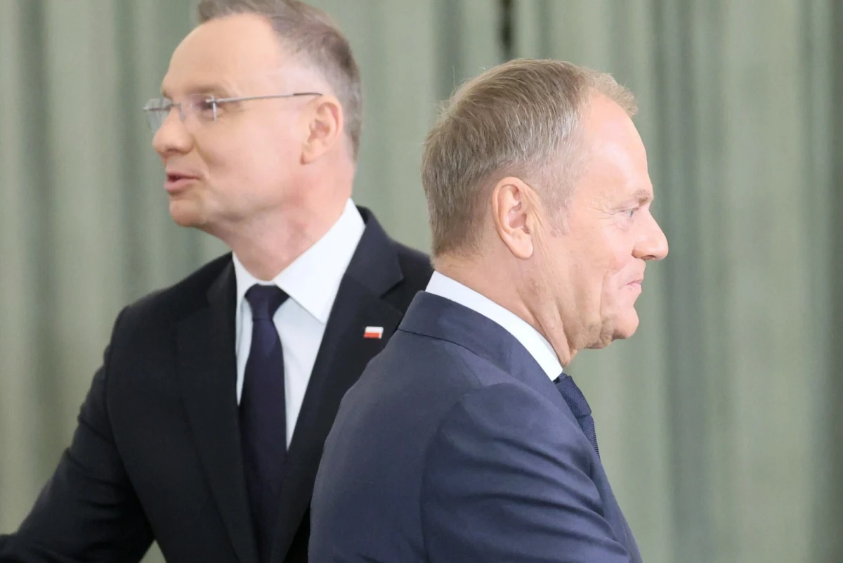 Szef rządu zatwierdził decyzję prezydenta o wyznaczeniu sędziego Krzysztofa Andrzeja Wesołowskiego na przewodniczącego zgromadzenia sędziów Izby Cywilnej Sądu Najwyższego. W środę Donald Tusk na konferencji prasowej powiedział, że jego podpis pod prezydenckim postanowieniem został złożony w wyniku błędu.