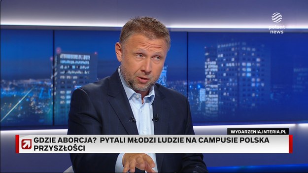 "Gość Wydarzeń" Marcin Kierwiński musiał zmierzyć się też z pytaniem o sytuację z Campusu Polska Przyszłości, podczas którego Władysław Kosiniak-Kamysz został wybuczany przez młodzież za blokowanie projektów liberalizujących prawo aborcyjne.- Rozumiem emocje tych młodych ludzi, choć trzeba jasno powiedzieć, że Kosiniak-Kamysz od wielu lat prezentuje to samo stanowisko - zauważył, dodając, że to "PiS zgotował kobietom prawo, które często zagraża ich życiu".Eurodeputowany KO przyznał, że on sam uważa, iż to, co robi szef MON jest błędem, ale nie chce mu "odbierać tego, że jest konsekwentny i nikogo nie wprowadza w błąd".Zwrócił przy tym uwagę, że premier nie "owija w bawełnę" i wprost mówi, że nie ma większości do przeforsowania niektórych projektów. Przypomniał jednak, że nie zwalnia to żadnego polityka z szukania rozwiązań, które ulżą kobietom.