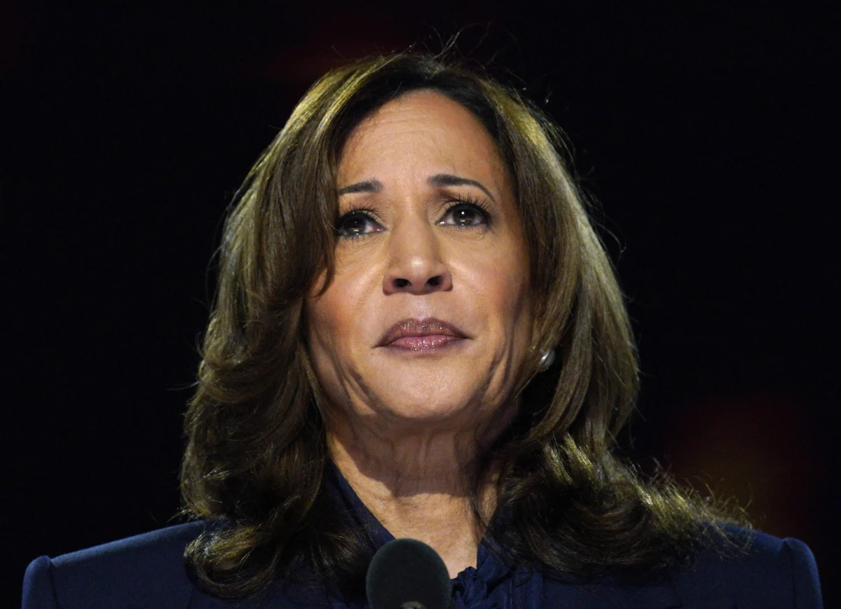 Kamala Harris odrobiła stratę do Donalda Trumpa i zyskała nieznaczną przewagę w trzech kluczowych stanach USA - wynika z sondażu opublikowanego w środę przez telewizję Fox News. Jest to jedno z pierwszych badań po konwencji Partii Demokratycznej i decyzji Roberta F. Kennedy'ego jr. o poparciu Donalda Trumpa.