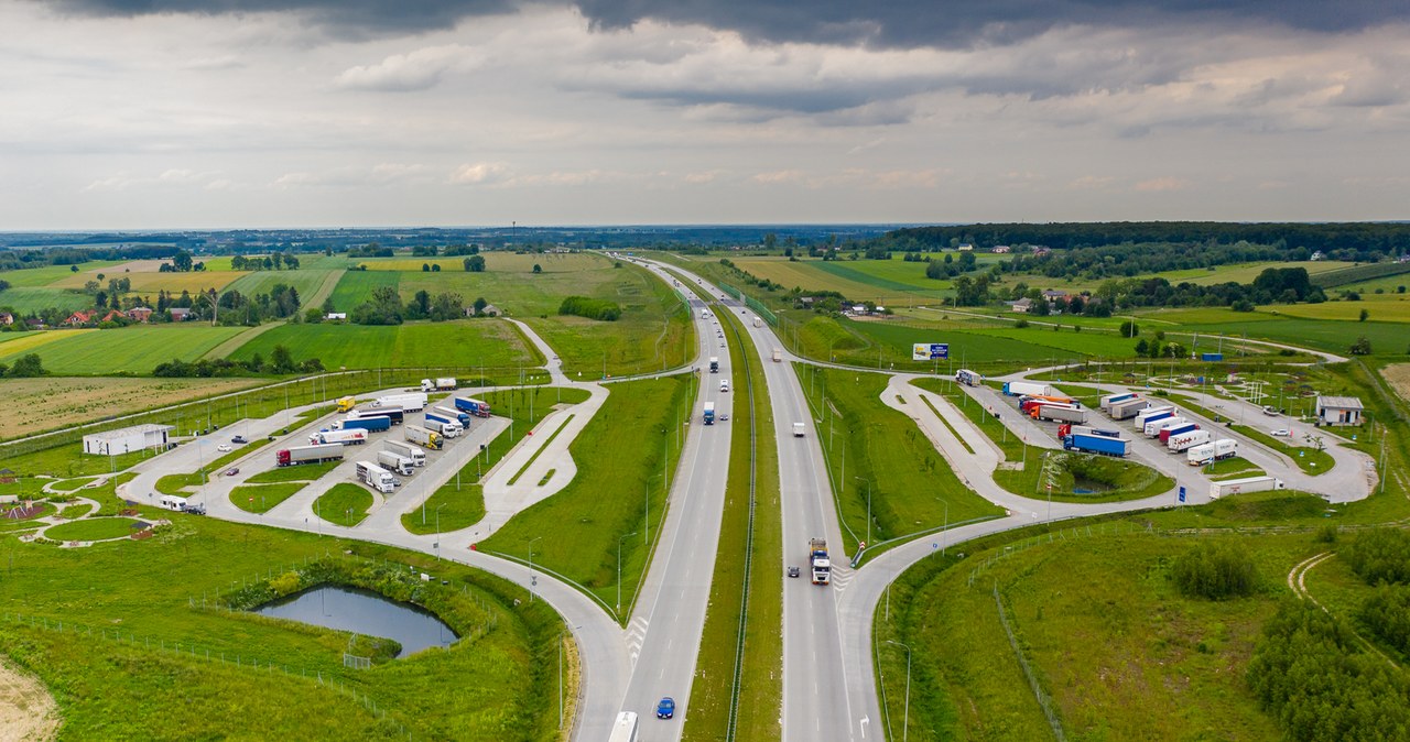 MOPy, czyli, Miejsca, Obsługi, Podróżnych, powstają, przy, autostradach, drogach, ekspresowych, Dzielimy, trzy, kategorie, niekt MOP-y w liczbach. Jest ich w Polsce ponad 400