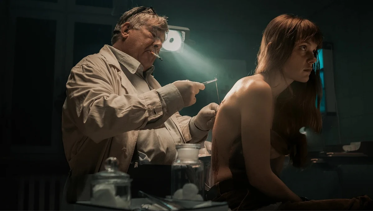 Do sieci trafił zwiastun filmu "Simona Kossak" w reżyserii Adriana Panka. W rolę słynnej przyrodniczki wcieliła się Sandra Drzymalska. Film będzie miał premierę 22 listopada. 