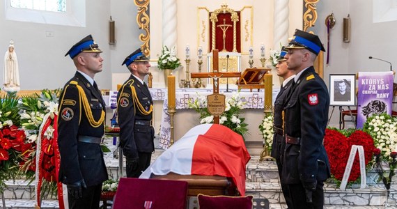 W wielkopolskiej Tuchorzy odbyła się ceremonia pogrzebowa st. ogn. Łukasza Włodarczyka. 33-letni strażak zmarł tragicznie podczas działań związanych z wybuchem i pożarem przy ul. Kraszewskiego w Poznaniu. Służył 11 lat. Od początku był związany z Jednostką Ratowniczo-Gaśniczą numer 2 w Poznaniu. W piątek odbędzie się pogrzeb drugiego zmarłego strażaka, st. ogn. Patryka Michalskiego.