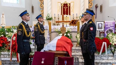 Osierocił dwójkę małych dzieci. Pożegnano strażaka, który zginął w akcji w Poznaniu 