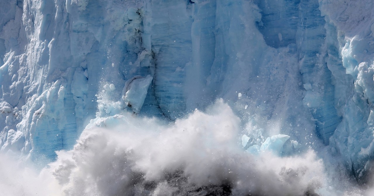 Naukowcy od dłuższego czasu alarmują na temat zmian klimatu, które m.in. wpływają na zanikanie lodu i śniegu w różnych punktach na Ziemi. Taka sytuacja niesie ze sobą wiele zagrożeń, ale i wiele odkryć. Jakie fascynujące i przerażające tajemnice skrywają topniejące połacie śniegu i lodu? 