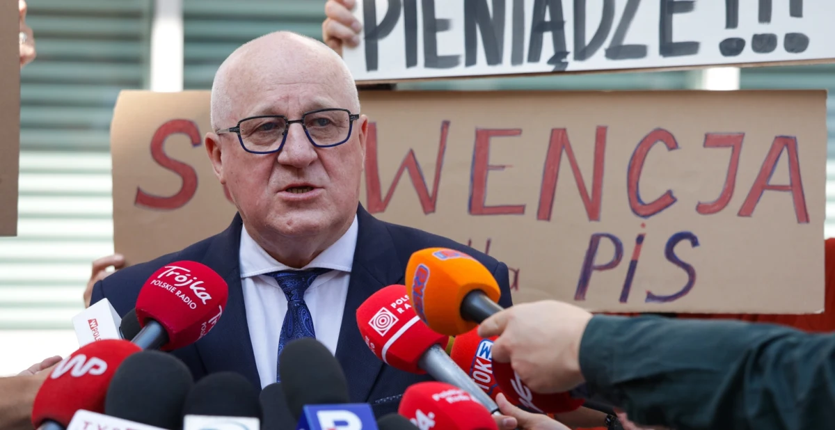 Państwowa Komisja Wyborcza odrzuciła sprawozdanie finansowe komitetu PiS z wyborów parlamentarnych 2023 roku i zarzuciła nieprawidłowości w finansowaniu kampanii przez Prawo i Sprawiedliwość na kwotę 3,6 miliona złotych. Partia Jarosława Kaczyńskiego zostanie pozbawiona subwencji na 3 lata, a dotacja PiS będzie pomniejszona o 10 mln zł. "Decyzja PKW ws. sprawozdania finansowego PiS jest haniebna" - komentuje były premier Mateusz Morawiecki.