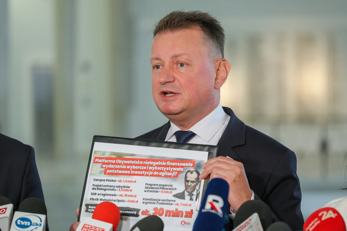 "To skandal. Uderzenie w opozycję, to uderzenie w demokrację" - mówił ​Mariusz Błaszczak, przewodniczący Komitetu Politycznego PiS podczas konferencji prasowej partii. "Będziemy składać skargę do Sądu Najwyższego" - dodaje odnosząc się do decyzji PKW, która odrzuciła sprawozdanie finansowe PiS z wyborów parlamentarnych.
