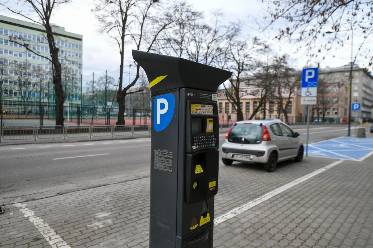 Jest decyzja stołecznych radnych. Strefa płatnego parkowania zostanie rozszerzona o kolejną część Mokotowa.