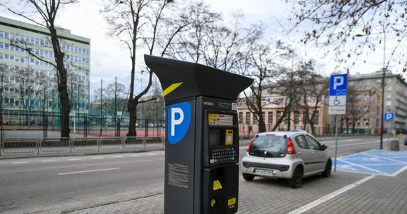 Jest decyzja stołecznych radnych. Strefa płatnego parkowania zostanie rozszerzona o kolejną część Mokotowa.